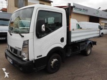 utilitaire benne standard Nissan