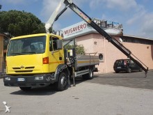 utilitaire plateau ridelles Nissan