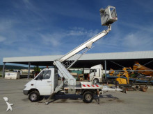 plataforma elevadora sobre camión Mercedes