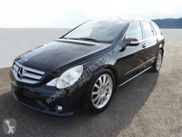 masina berlină Mercedes