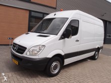 furgon dostawczy Mercedes