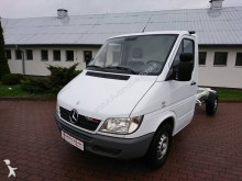 dostawcze podwozie z kabiną Mercedes