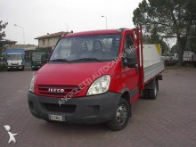 utilitaire plateau ridelles Iveco