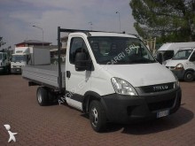 utilitaire plateau ridelles Iveco