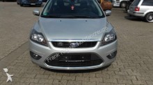 carro berlina Ford