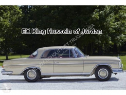 coche berlina Mercedes