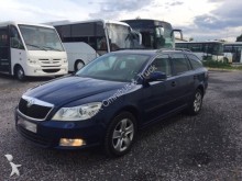 carro berlina Skoda