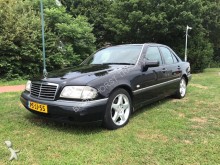 carro berlina Mercedes
