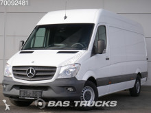 dostawcza skrzynia o dużej pojemności Mercedes