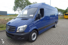 furgon dostawczy Mercedes
