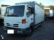 caixa aberta com lonas Nissan