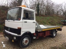 Mercedes tow van