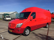 furgon dostawczy Mercedes