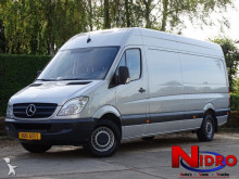 bedrijfswagen grote bak Mercedes