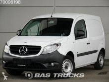 bedrijfswagen grote bak Mercedes