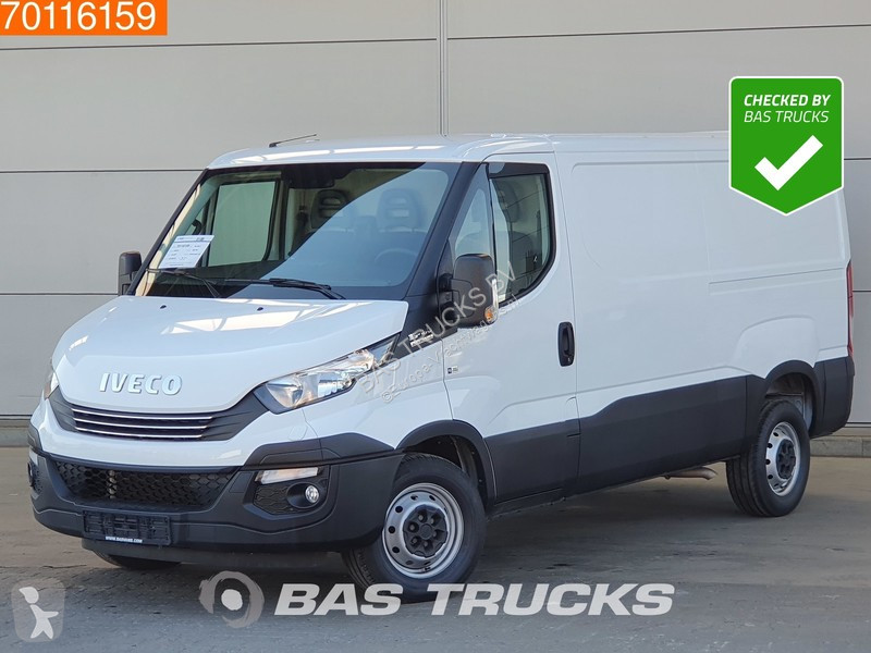 Voir les photos Véhicule utilitaire Iveco Daily 35S18 3.0L 180PK Automaat Kort/Laag L2H1 3.5T Trekhaak Euro6 L1H1 7m3 A/C Cruise control