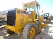 niveladora Caterpillar