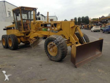 niveleuse Komatsu GD623A-1