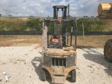 carrello elevatore da cantiere Caterpillar v30d