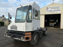 tracteur de manutention Sisu
